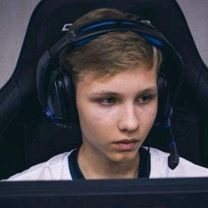 更在歐戰中 更在歐戰中